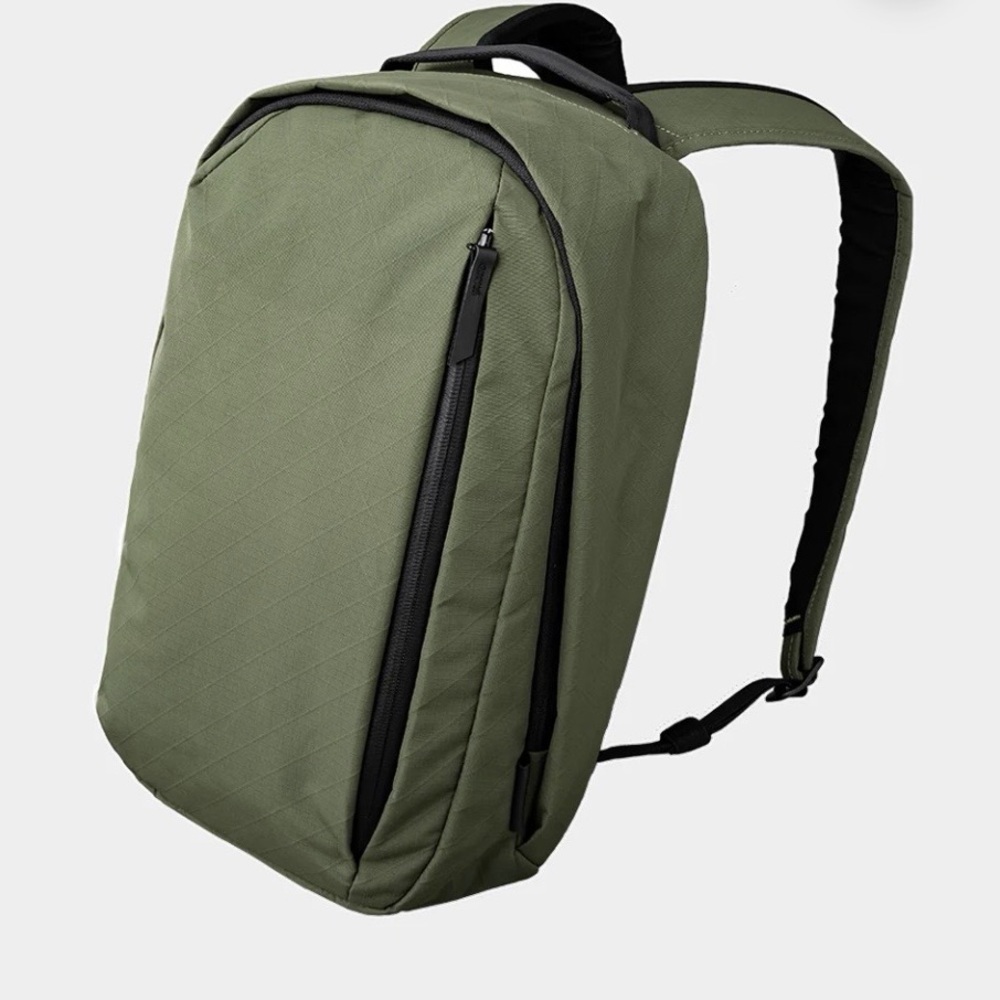 NWT Alpaka Metro Backpack 12L in light green A1